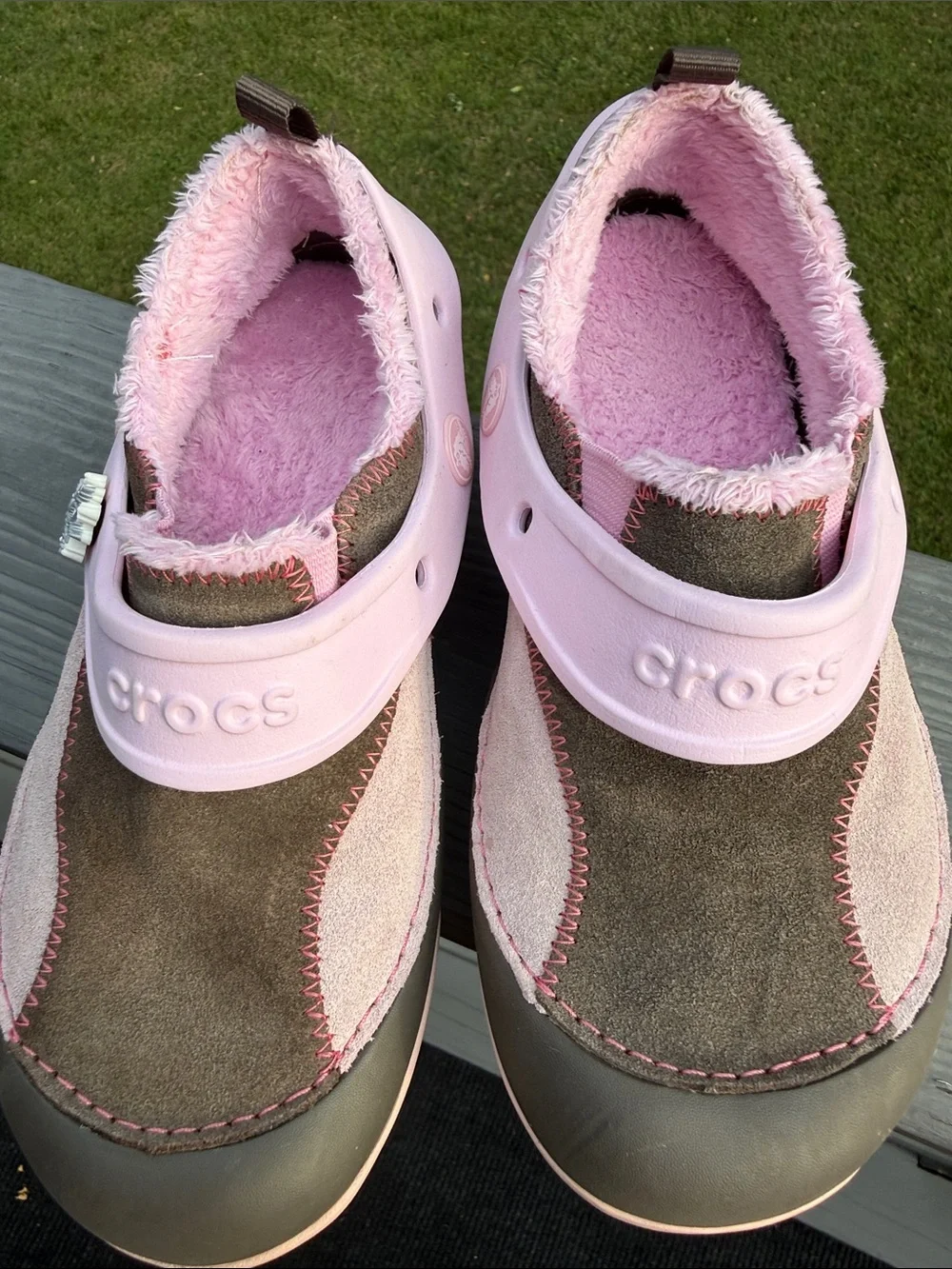 CROCS Dawson Big Kid’s Suede (w/Faux Fur Lining) Clog (Size: J2)(EUC)